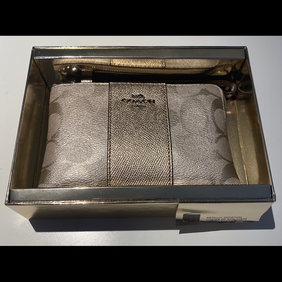 Gold COACH wallet - Picture 3 of 6